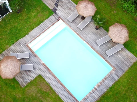 Piscine et espaces détente